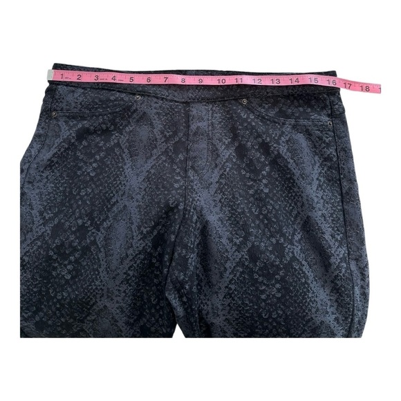 HUE | Essential Denim | Snake Print Brocade Fabric Pants - Size Large - Picture 6 of 9